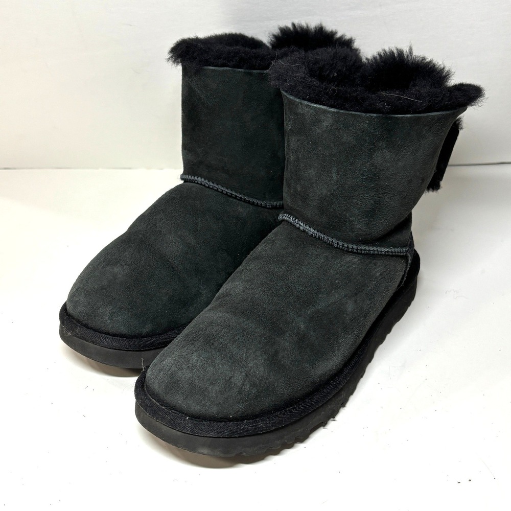 UGG Bailey Bow II Boots Women Size 8 Black Sheepskin Suede 1129071 Cabin Core
